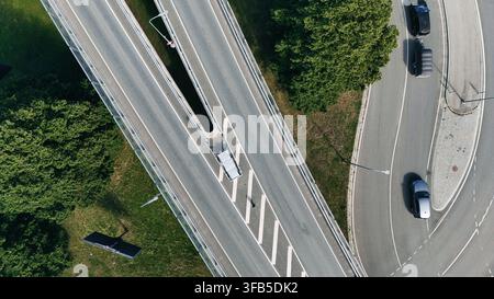 Vue aérienne d'une intersection routière vue du dessus Banque D'Images