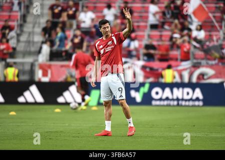 Harrison, États-Unis. 22 août 2026. Robert Lewandowski (Chicago Fire FC) entame les échauffements avant le match de Major League Soccer entre Red Bull New York et Chicago Fire FC au Sports Illustrated Stadium le 22 août 2026 à Harrison, NJ, États-Unis. Credit : SPP Sport Press Photo. /Alamy Live News Banque D'Images