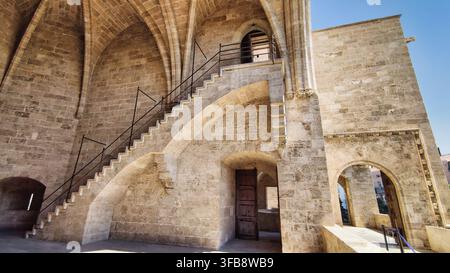 Escaliers à l'intérieur des tours médiévales des Serrano dans la ville de Valence, Espagne Banque D'Images