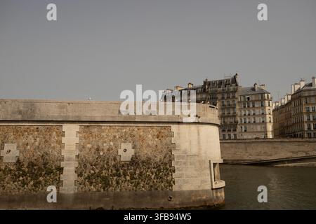 Paris vu depuis la croisière fluviale Banque D'Images