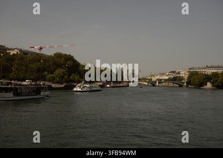Paris vu depuis la croisière fluviale Banque D'Images