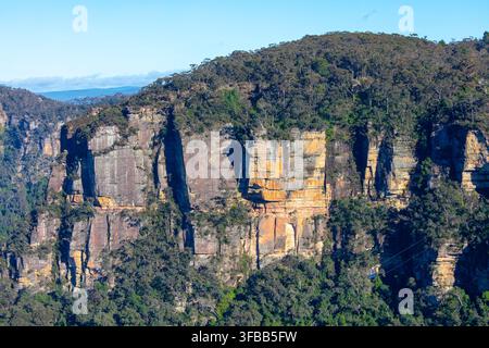 Photographie d'un téléphérique touristique de Scenic World dans la vallée de Jamison tel que vu depuis Echo Point à Katoomba dans le parc national des Blue Mountains en N Banque D'Images