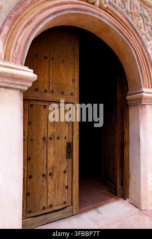Porte de la Mission San Xavier del Bac. Tucson, Arizona, États-Unis Banque D'Images