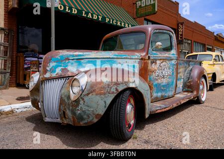 Camionnette Ford de 1941. Erie Street, ville fantôme historique de Lowell, Bisbee, Arizona, États-Unis Banque D'Images