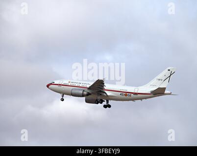 Airbus A310 T.22-2 en approche de la base aérienne de Torrejon Banque D'Images