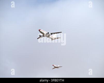Airbus A310 et Falcon 900 du 45 Grupo survolant Madrid Banque D'Images