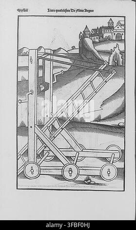 Une gravure de 1536 présentant une machine de siège en bois, tirée du livre "Livre quatriesme De flacie Degrece", illustrant des véhicules et armements militaires. Banque D'Images