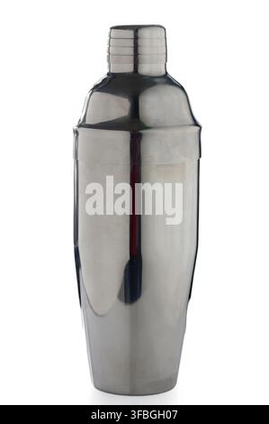 Photographie de studio haute résolution d'un shaker à cocktail Cobbler européen classique en acier inoxydable, isolé sur un fond blanc propre. Le thr Banque D'Images