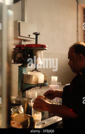 Penang, Malaisie - 1er août 2026 : Célèbre boisson au coco Jalil à Penang. Voyager en Malaisie Banque D'Images