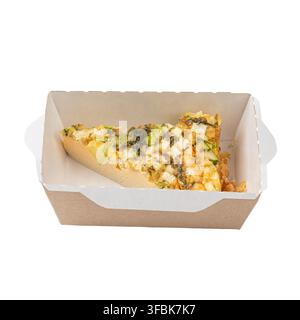 Tranche de casserole de légumes au four dans une boîte à emporter artisanale Banque D'Images