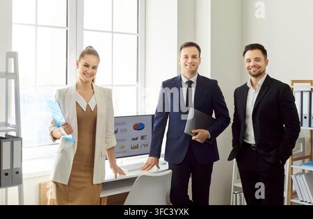 Portrait d'équipe d'affaires de collègues dans un bureau moderne pour le succès du partenariat Banque D'Images