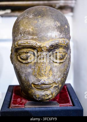 Moulage de la tête du prince Gudea, période néo-sumérienne, règne de Gudea de Lagash (2150-2125 av. J.-C.) Original en plâtre au Louvre, du sud de la Mésopotamie, Tello (Girsu) - Museo di Scultura Antica Giovanni Barracco, Rome, Italie Banque D'Images