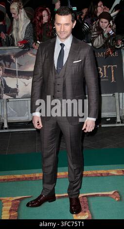 1er déc. 2014 - The Hobbit : La Bataille des Cinq Armées - Première mondiale - Arrivées sur le tapis rouge à l'Odeon, Leicester Square, Londres  Sur la photo : Richard A Banque D'Images