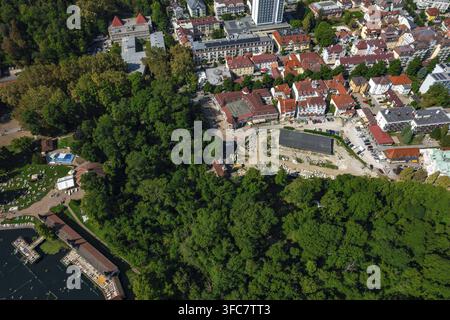 Vue aérienne drone de la ville de Heviz en Hongrie avec bains thermaux. Banque D'Images