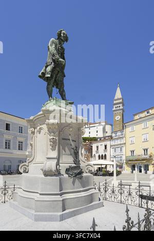 Piran, Slovénie. 26 mai 2026. La statue de Giuseppe Tartini dans le centre-ville Banque D'Images
