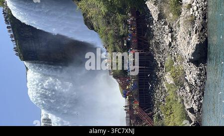 American Falls et Bridal Veil Falls, qui font partie des chutes du Niagara, entre les États-Unis et le Canada Banque D'Images