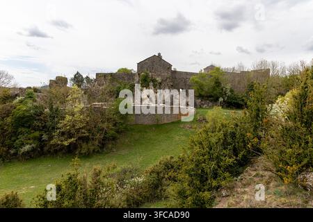 Vue aérienne du village fortifié de La Couvertoirade, Aveyron, France Banque D'Images