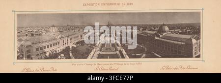 Vue du Champ-de-Mars à Paris avec le Palais des Beaux-Arts, le Palais des Arts Libéraux et la salle centrale pour l'Exposition Universelle de 1889, Vue sur le Champ de Mars prix du 1er Etage de la Tour Eiffel Le Palais de Beaux Arts Le Dôme Central Le Palais des Arts Libéraux, Exposition Universelle de 1889, page, impression photomécanique, Photo couvre deux pages., fabricant : Neurdein Frères, Paris, 1889, papier, collotype, impression légère, hauteur 67 mm x largeur 265 mm, vue de ville et paysage avec constructions artificielles, foire mondiale, exposition mondiale, Exposition Universelle de 1889 (Paris), Champ-de-Mars., A Banque D'Images
