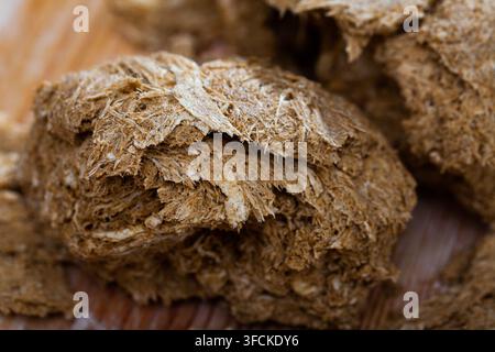 Dessert traditionnel halva de tournesol sur une surface en bois Banque D'Images