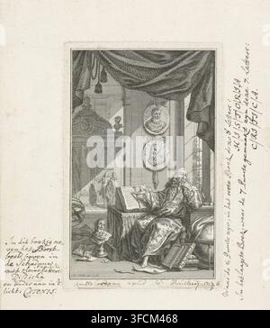 Erudit dans son étude, gravure, Un érudit est assis derrière un bureau dans une étude et pointe vers un livre ouvert. Au-dessus de son bureau pendent deux médaillons avec les effigies de philosophes de l'Antiquité. Sur le sol autour de son bureau gisent des papiers et des livres, et se dressent une buste en portrait et un globe., inscription, numéro : '6', graveur : Simon Fokke, Amsterdam, éditeur : Frans Houttuyn, 1759, papier, gravure à l'eau-forte, épreuve d'impression, hauteur 160 mm x largeur 103 mm, étude, 'studiolo', bibliothèque, érudit dans son étude., Une scène gravée détaillée en noir et blanc encadrée par une bordure rectangulaire montre un homme vêtu assis tenant un livre ouvert et Banque D'Images