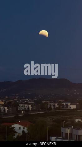 Santander Cantabrie Espagne Europe 28 août 2026 Éclipse lunaire avant l'aube dans le nord de l'Espagne phénomène naturel événement Santander Cantabrie Espagne Europe Banque D'Images