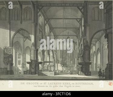 Intérieur de la Grande ou Église Saint-Laurent à Rotterdam, vu vers l'orgue, L'Église Grande ou Saint-Laurent, à Rotterdam, vue de l'intérieur vers le côté de l'orgue, impression, vue vers l'orgue. Plusieurs personnages se tiennent dans l'église., graveur : Jan Punt, Amsterdam, d'après un dessin de Paulus van Liender, 1758, papier, eau-forte, gravure, hauteur 354 mm x largeur 455 mm., Une vaste vue intérieure d'une grande église avec de hautes arches, des colonnes et des plafonds voûtés vus depuis la nef en direction du chœur, rendue en lignes gravées fines. Le long de l'axe central, une série de Banque D'Images