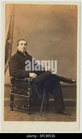 Un homme, vêtu d'une tenue formelle et tenant une canne, pose pour une photographie de portrait par Gaspard Berthault, un photographe français, au milieu du XIXe siècle. Banque D'Images