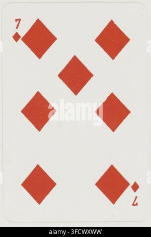 Une gravure de 1900 représentant une carte à jouer avec sept symboles de diamants rouges, utilisée dans le jeu de Patiences. Banque D'Images