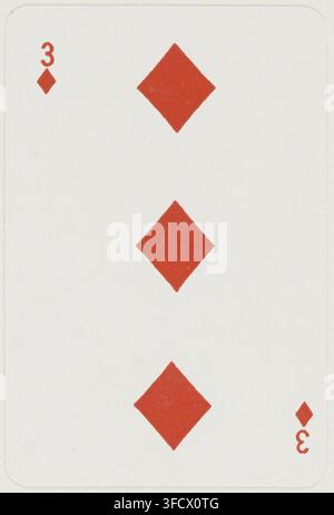 Une carte à jouer avec trois symboles de trèfle rouge et le chiffre 3, d'un jeu de Patiences, dans une gravure de 1900. Banque D'Images