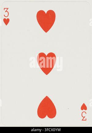Une carte à jouer trois de cœur avec trois symboles de cœur rouges, tirée d'un jeu de cartes américain, gravure imprimée, 1900. Banque D'Images