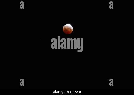 Éclipse partielle lunaire le 28 août 2026 à Trenton Maine Banque D'Images