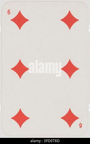 Une carte à jouer six de carreaux, avec six symboles de carreaux rouges disposés en deux rangées de trois, tirée d'un jeu de cartes russe de luxe dans le style Louis XV, gravée en 1900. Banque D'Images