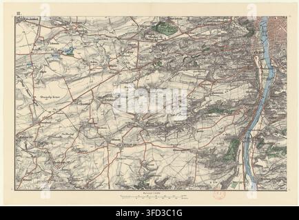 Une carte topographique détaillée des environs de Prague, créée en 1898, montrant les routes, les plans d'eau et les caractéristiques du terrain, avec divers symboles indiquant différents types de terrain et d'infrastructure. Banque D'Images