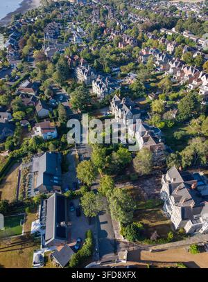 Vue aérienne sur les maisons et jardins le long de Bridgeman Road et ses environs à Penarth, dans le sud du Pays de Galles, Royaume-Uni Banque D'Images