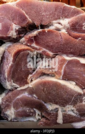 Bœuf séché et salé en exposition sur un étal de marché dans la ville de São Paulo, Brésil Banque D'Images