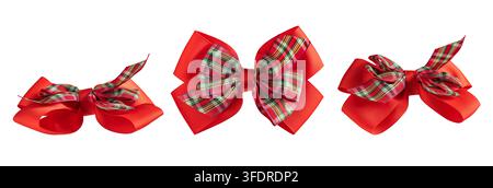 Ensemble de trois nœuds en ruban rouge avec détail à carreaux isolés sur fond blanc sous différents angles pour la décoration de Noël et du Nouvel An Banque D'Images
