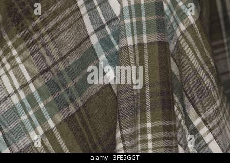 Motif écossais marron et vert avec plis et plis dans le design de vêtements à carreaux. Banque D'Images