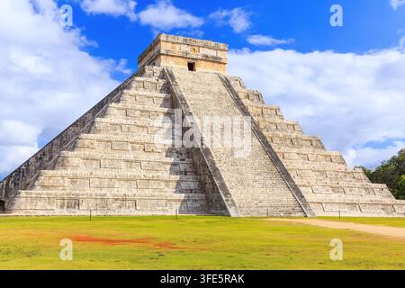 Pyramide de Kukulcan ou El Castillo à Chichén Itzá (Chichen Itza), Yucatan, Mexique. Banque D'Images
