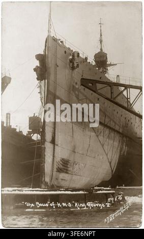 Dock flottant de l'Amirauté AFDS à Invergordon de septembre 1914 à 1919, et la photo montre le HMS King George V dans le dock en décembre 1919 Banque D'Images