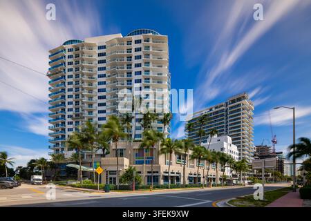Miami Beach, FL, États-Unis - 3 septembre 2026 : Mosiac Miami Beach Condominium Banque D'Images