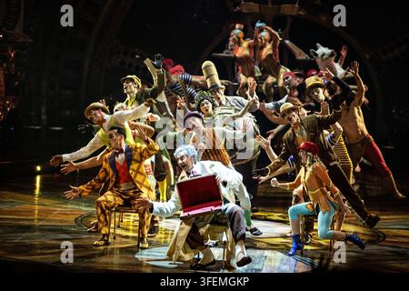 Cirque du Soleil KURIOS – Cabinet of Curiosities joue à L'Hospitalet de Llobregat, Barcelone, Espagne Crédit : cristian Rodriguez nuñez/Alamy Live News Banque D'Images