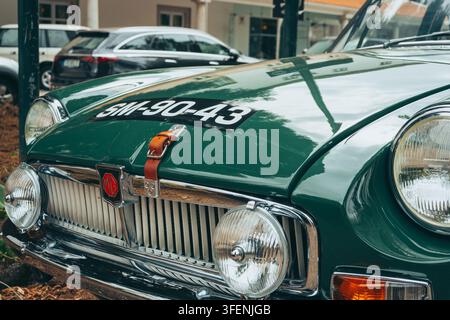 Caramulo, Viseu, Portugal – 04 septembre 2026 : MG B GT vert classique exposé au festival automobile de Caramulo Banque D'Images
