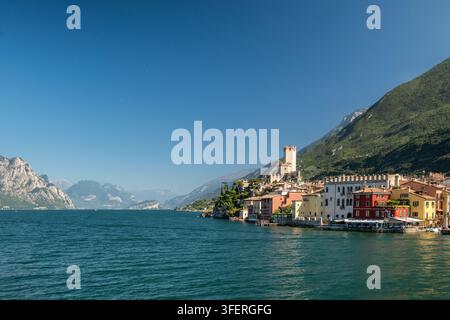 Château de Malcesine et le lac de Garde, Italie Banque D'Images