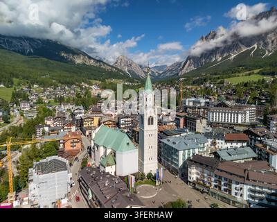 Defaultvue aérienne de Cortina d'Ampezzo, Italie Banque D'Images