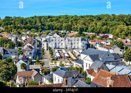 Vue aérienne de la ville historique de la cité royale de Loches depuis les remparts du château - Loches, Indre-et-Loire (37), France. Banque D'Images