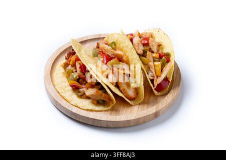 Tacos au poulet mexicain isolés sur fond blanc Banque D'Images