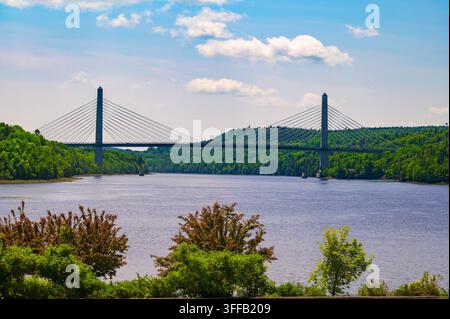 Pont des Penobscot Narrows sur la rivière Penobscot dans le Maine, États-Unis Banque D'Images