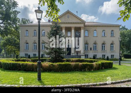 Palais épiscopal de Pelplin – Résidence historique des évêques de Pelplin Banque D'Images