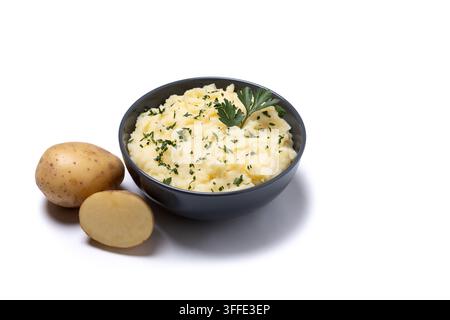Purée de pommes de terre crémeuse isolée sur fond blanc Banque D'Images