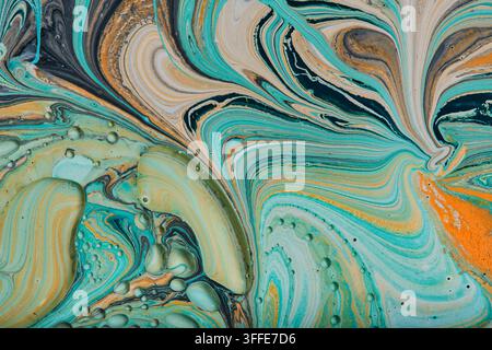 Bold turquoise et orange vif, coulée d'acrylique fluide avec gouttes de peinture surélevées et motifs tourbillonnants Banque D'Images